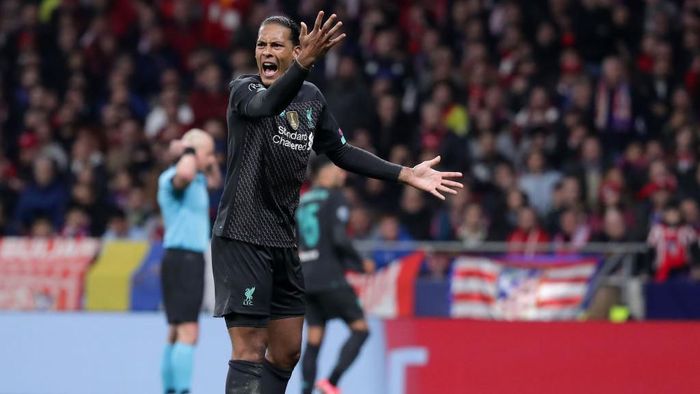 MADRID, SPAIN - FEBRUARY 18: Virgil van Dijk of Liverpool reacts during the UEFA Champions League round of 16 first leg match between Atletico Madrid and Liverpool FC at Wanda Metropolitano on February 18, 2020 in Madrid, Spain. (Photo by Gonzalo Arroyo Moreno/Getty Images)