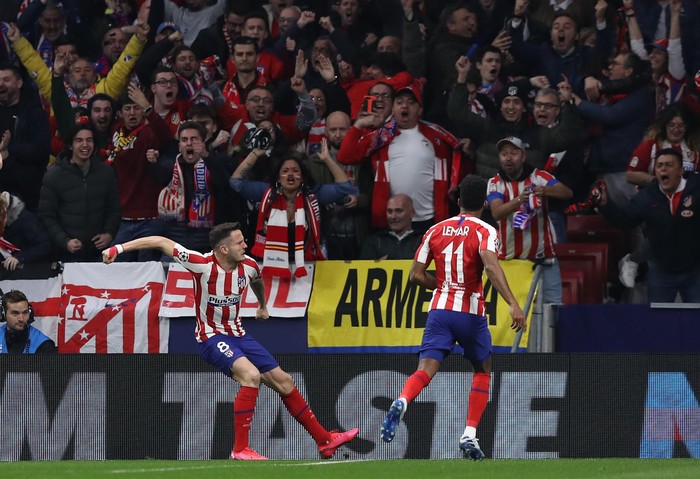 MADRID, SPAIN - FEBRUARY 18: Saul Niguez of Atletico Madrid celebrates with his team mates after scoring his teams first goal during the UEFA Champions League round of 16 first leg match between Atletico Madrid and Liverpool FC at Wanda Metropolitano on February 18, 2020 in Madrid, Spain. (Photo by Angel Martinez/Getty Images)