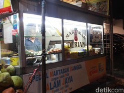 Icip-icip Martabak Kaki Lima Legendaris di Tebet