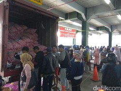 Stabilkan Harga Bawang Putih, Pemprov Jabar Gelar Operasi Pasar di Cimahi
