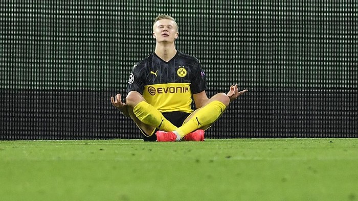 Dortmunds Erling Braut Haaland poses after scoring his first goal during the Champions League round of 16 first leg soccer match between Borussia Dortmund and Paris Saint Germain in Dortmund, Germany, Tuesday, Feb. 18, 2020. (AP Photo/Martin Meissner)