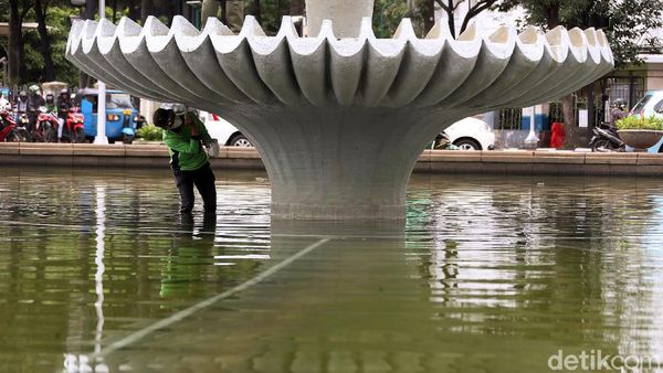 Melihat Perawatan Air Mancur Thamrin
