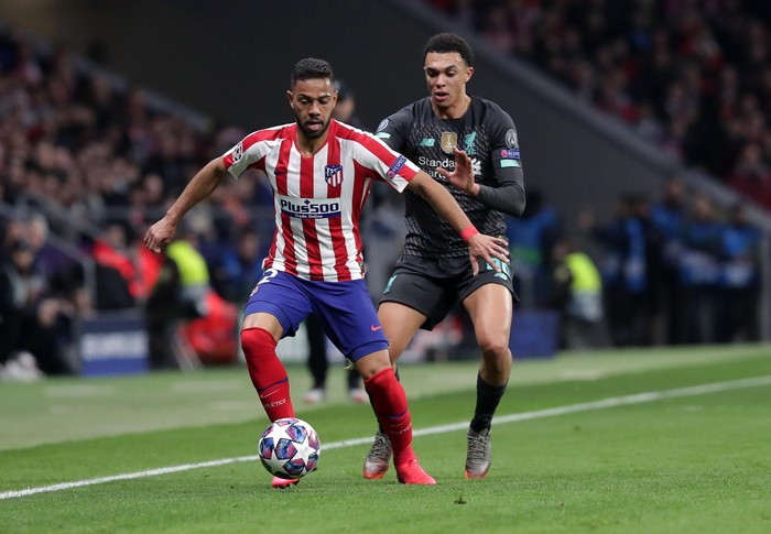 MADRID, SPAIN - FEBRUARY 18: Renan Lodi of Atletico Madrid is challenged by Trent Alexander-Arnold of Liverpool during the UEFA Champions League round of 16 first leg match between Atletico Madrid and Liverpool FC at Wanda Metropolitano on February 18, 2020 in Madrid, Spain. (Photo by Gonzalo Arroyo Moreno/Getty Images)