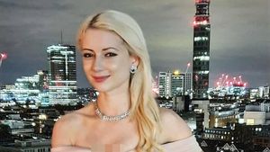 Sosok Bintang TV yang Ditangkap Polisi karena Pakai Bikini Lewati Masjid
