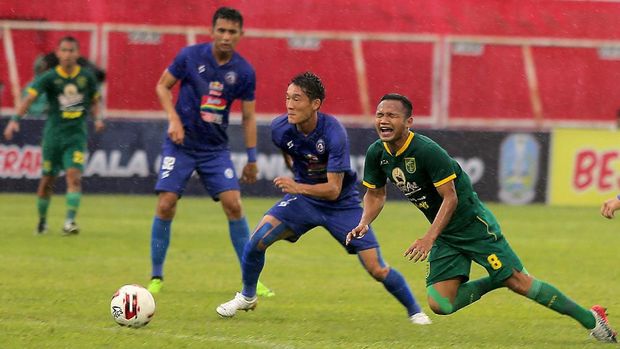Persebaya mengalahkan Arema FC di semifinal Piala Gubernur Jatim 2020.