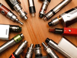 Pria Ini Alami Paru Kolaps gegara Vape, Ngaku seperti Ditusuk Tiap Kali Tarik Napas