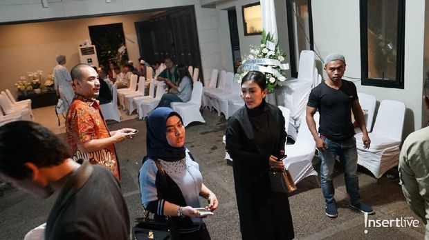 Syahrini, Aisyahrani, dan Reino Barack