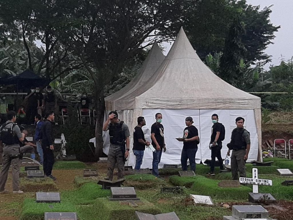 Jenazah Anak Sudah Diautopsi, Karen Pooroe Harap Kebenaran Terungkap Jenazah Anak Sudah Diautopsi, Karen Pooroe Harap Kebenaran Terungkap