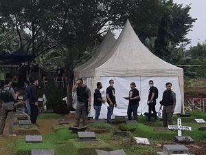 Jenazah Anak Sudah Diautopsi, Karen Pooroe Harap Kebenaran Terungkap Jenazah Anak Sudah Diautopsi, Karen Pooroe Harap Kebenaran Terungkap