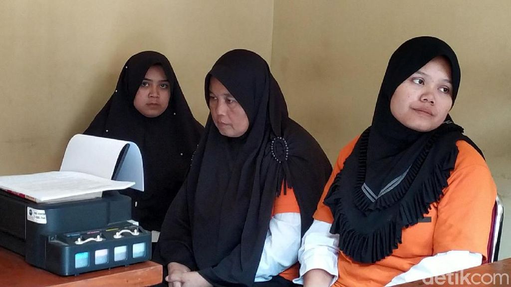 Ini Ibu-Anak yang Curi Perhiasan Emas Majikan di Garut Ini Ibu-Anak yang Curi Perhiasan Emas Majikan di Garut