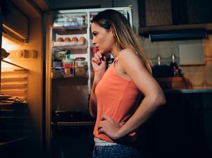 Lapar Tengah Malam? 5 Makanan Ini Bisa Jadi Pilihan Sehat Lapar Tengah Malam? 5 Makanan Ini Bisa Jadi Pilihan Sehat