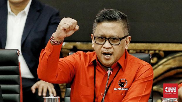 Sekjen PDI Perjuangan Hasto Kristianto saat di acara pengumuman pasangan calon kepala daerah dan wakil kepala daerah Gelombang I di DPP PDI Perjuangan. Jakarta. Rabu (19/2/2020). CNN Indonesia/Andry Novelino