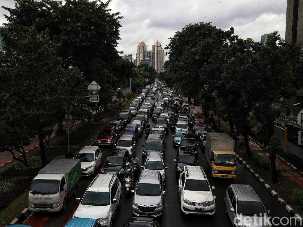 Mobil-Motor Kena Cukai, Dananya Bisa buat Insentif Kendaraan Listrik Mobil-Motor Kena Cukai, Dananya Bisa buat Insentif Kendaraan Listrik