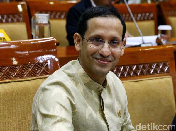 Ekspresi Nadiem Soal Bayar SPP Pakai GoPay