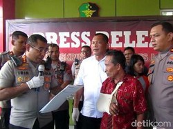 Cium Tangan Jenazah Pembegalnya, Wakit Sempat Dibacok-Kehilangan Motor