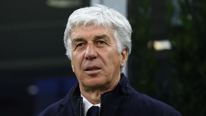 MILAN, ITALY - FEBRUARY 19:  Atalanta BC coach Gian Piero Gasperini looks on before the UEFA Champions League round of 16 first leg match between Atalanta and Valencia CF at San Siro Stadium on February 19, 2020 in Milan, Italy.  (Photo by Marco Luzzani/Getty Images)