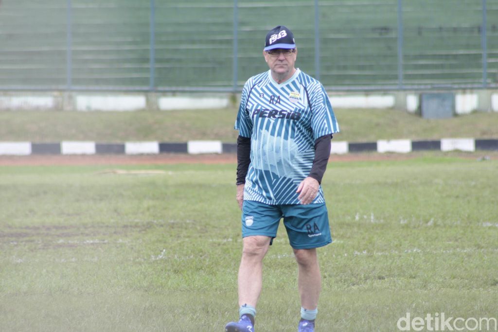 Pelatih Persib Robert Rene Alberts di Stadion Siliwangi, Bandung, Kamis (20/2/2020).