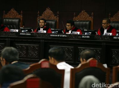 DPR dan Pemerintah Beri Keterangan di Sidang Uji Materi UU Pekerja Migran