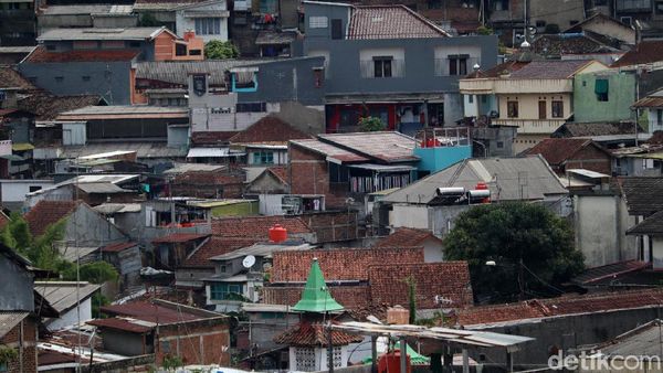 Melihat Kepadatan Kota Bandung dari Teras Cihampelas