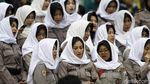 Begini Cara Tim Asmaul Husna Ademkan Bonek