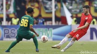 Persija yang berusaha bangkit, memasukan Marc Klok dan Heri Susanto untuk meningkatkan daya serang.