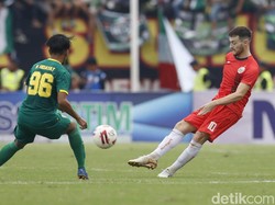 Persija yang berusaha bangkit, memasukan Marc Klok dan Heri Susanto untuk meningkatkan daya serang.