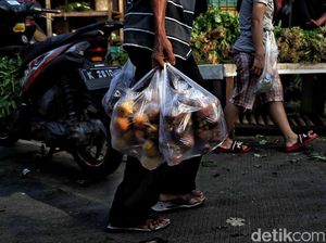 Larangan Kantong Plastik Bisa Picu PHK? Larangan Kantong Plastik Bisa Picu PHK?