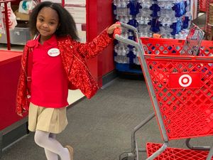 Hobi Belanja, Bocah Ini Rayakan Ulang Tahun di Dalam Supermarket Hobi Belanja, Bocah Ini Rayakan Ulang Tahun di Dalam Supermarket