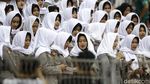 Begini Cara Tim Asmaul Husna Ademkan Bonek