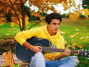 Pose Kulineran Keren Brent Rivera, Youtuber Tampan Asal Amerika Pose Kulineran Keren Brent Rivera, Youtuber Tampan Asal Amerika