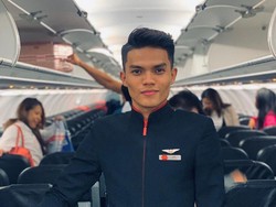 Kesal Penumpang Jorok, Pramugara Ini Bikin Tutorial Pemakaian Toilet di Pesawat