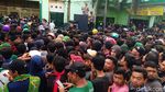 Ribuan Bonek Antre Demi Tiket Final Piala Gubernur Jatim