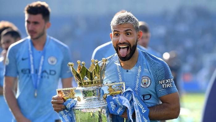 BRIGHTON, ENGLAND - MAY 12: Sergio Aguero of Manchester City  celebrates with the Premier League Trophy after winning the title following the Premier League match between Brighton & Hove Albion and Manchester City at American Express Community Stadium on May 12, 2019 in Brighton, United Kingdom. (Photo by  Shaun Botterill/Getty Images)