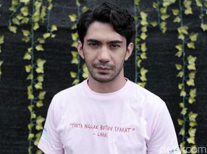 Reza Rahadian Inisiatif Berambut Panjang untuk Toko Barang Mantan