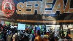 Tak Boleh ke Sidoarjo, Jakmania Nobar di Kantor Kelurahan