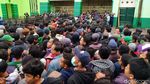 Ribuan Bonek Antre Demi Tiket Final Piala Gubernur Jatim
