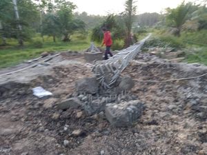 Tower Tumbang di Langkat Sumut, 3 Orang Tewas Tower Tumbang di Langkat Sumut, 3 Orang Tewas