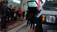 Simic mengabadikan baraccuda yang akan dinaikinya.