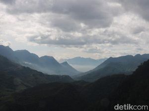 Mendaki Puncak Tertinggi Indochina Hanya 20 Menit Saja Mendaki Puncak Tertinggi Indochina Hanya 20 Menit Saja