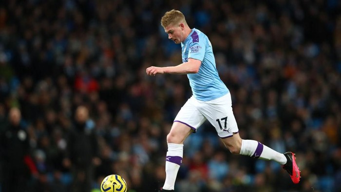 MANCHESTER, ENGLAND - FEBRUARY 19: Kevin De Bruyne of Manchester City in action during the Premier League match between Manchester City and West Ham United at Etihad Stadium on February 19, 2020 in Manchester, United Kingdom. (Photo by Clive Brunskill/Getty Images)