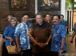 Ditemani Ibas Pulang ke Pacitan, SBY Mampir Santap Ayam Goreng Sukoharjo