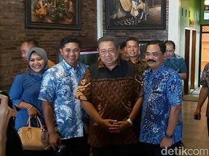 Ditemani Ibas Pulang ke Pacitan, SBY Mampir Santap Ayam Goreng Sukoharjo Ditemani Ibas Pulang ke Pacitan, SBY Mampir Santap Ayam Goreng Sukoharjo
