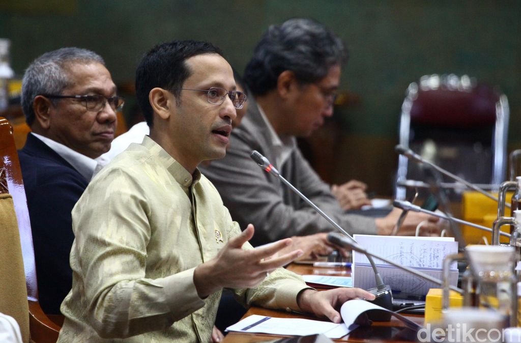 Mendikbud Nadiem Makarim mengaku jengkel karena dituding konflik kepentingan (conflict of interest) terkait bayar SPP menggunakan GoPay.