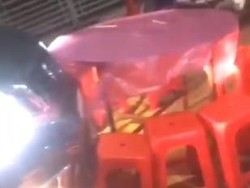 Viral, Pengendara Mobil Ngamuk karena Jalanan Tertutup Resepsi Pernikahan
