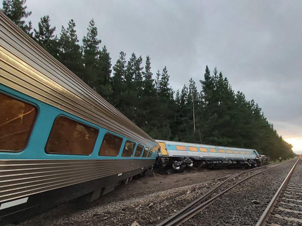 Kereta Anjlok di Melbourne, 2 Orang Tewas Kereta Anjlok di Melbourne, 2 Orang Tewas