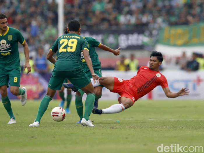 Persebaya Surabaya memastikan meraih gelar Piala Gubernur Jatim 2020. Di partai final, mereka mengalahkan Persija Jakarta yang bermain dengan 10 pemain 4-1.