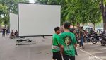 Tak Kebagian Tiket, Bonek Nonton Persebaya Vs Persija Lewat Layar Lebar