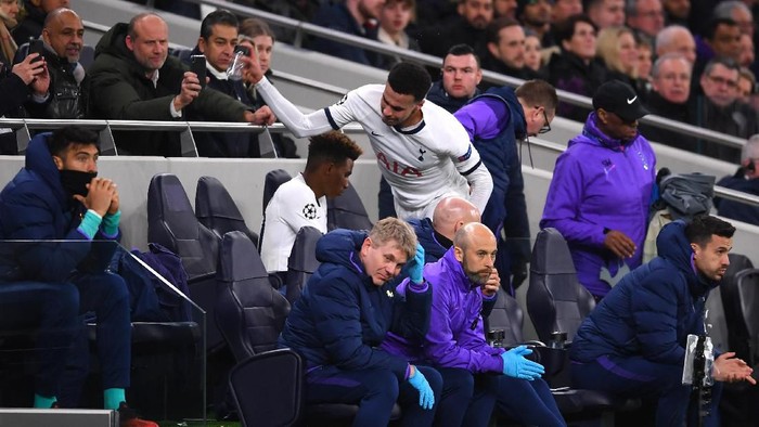 LONDON, ENGLAND - FEBRUARY 19: Dele Alli of Tottenham Hotspur reacts after being substituted during the UEFA Champions League round of 16 first leg match between Tottenham Hotspur and RB Leipzig at Tottenham Hotspur Stadium on February 19, 2020 in London, United Kingdom. (Photo by Laurence Griffiths/Getty Images)