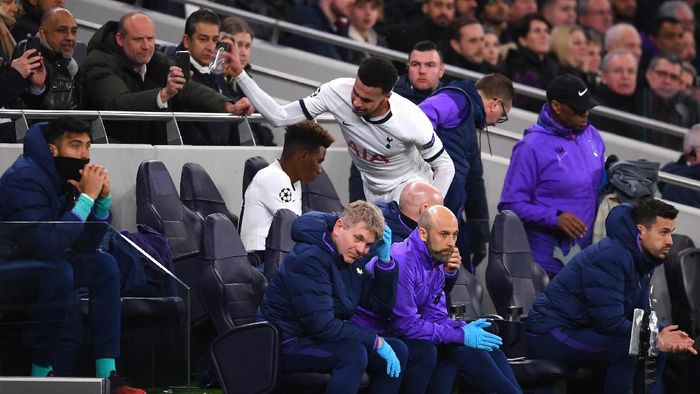 Dele Alli LONDON, ENGLAND - FEBRUARY 19: Dele Alli of Tottenham Hotspur reacts after being substituted during the UEFA Champions League round of 16 first leg match between Tottenham Hotspur and RB Leipzig at Tottenham Hotspur Stadium on February 19, 2020 in London, United Kingdom. (Photo by Laurence Griffiths/Getty Images)