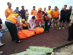 Mayat Pria Tanpa Identitas Ditemukan di Pantai Padang Galak Denpasar